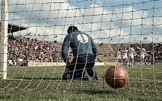 Imagen Es mexicano, el portero m&aacute;s goleado en la historia de los Mundiales