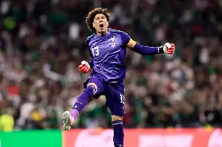 Imagen &iexcl;Sali&oacute; a la luz! As&iacute; fue el momento en el que el 'Vasco' le dijo a Ochoa que iba a jugar (VIDEO)