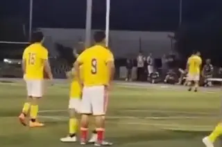 Imagen Jugador saca un cuchillo contra sus propios compa&ntilde;eros durante partido de futbol en Veracruz (VIDEO)