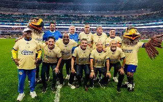 Imagen DT de Cruz Azul se viste de amarillo y celebra aniversario del Am&eacute;rica (VIDEO)