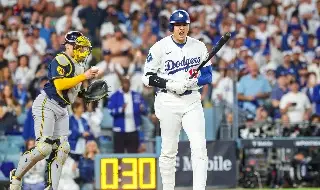 Imagen MLB: Dodgers contra la pared, Milwaukee vuelve a ganar y acaricia la Serie Mundial 