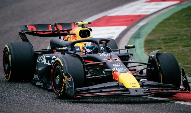 'Checo' Pérez saldrá segundo en China, Verstappen tiene la Pole Position 