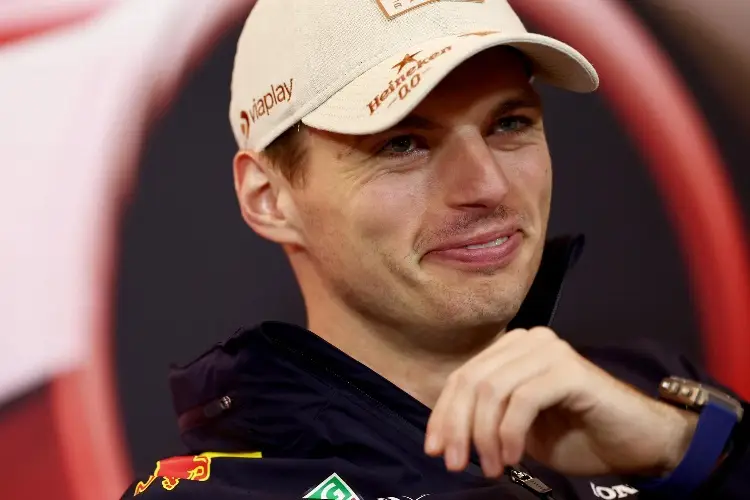 Verstappen lanza polémico comentario sobre Checo Pérez