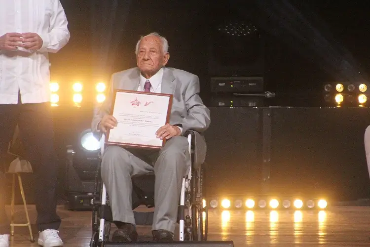 LMB rinde homenaje al 'Charrascas' Ramirez y 'Zurdo' Ortiz en la Gala de Juego de Estrellas