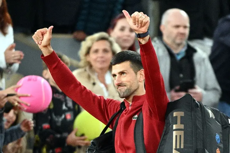 Djokovic con paso firme en Roland Garros