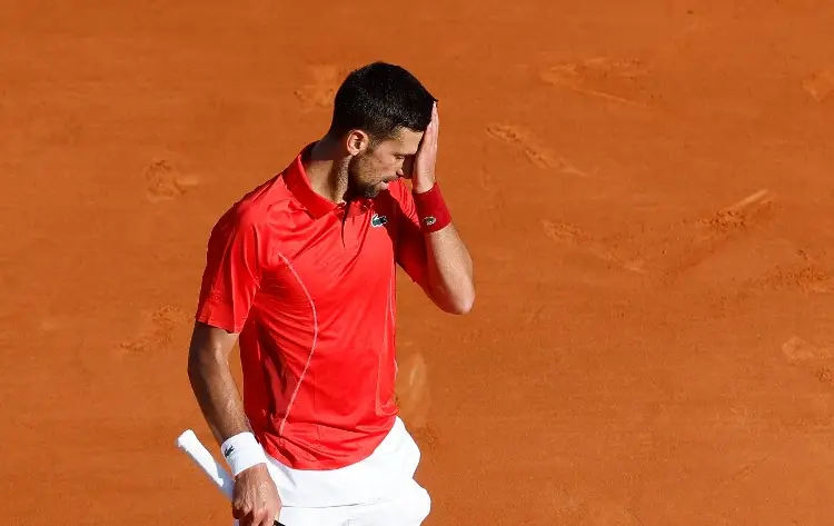 Djokovic termina en el quirófano tras abandonar Roland Garros 