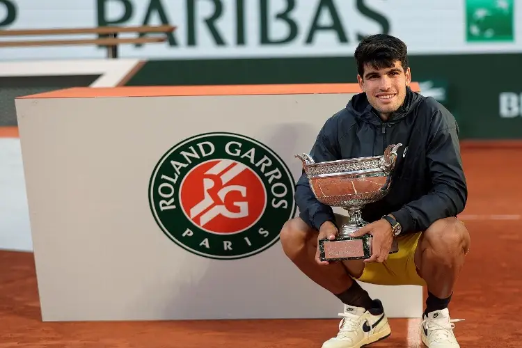 Nadal felicita a Alcaraz por su título de Roland Garros 