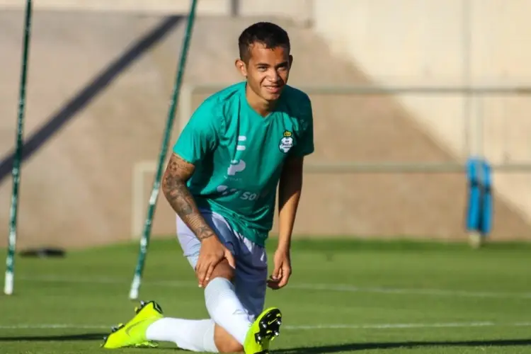 Veracruzano Ronaldo Prieto causa baja de Santos Laguna