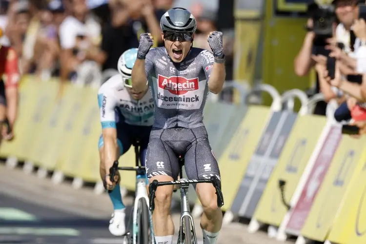 Tour de Francia: Philipsen gana en el sprint, Pogacar sigue de líder