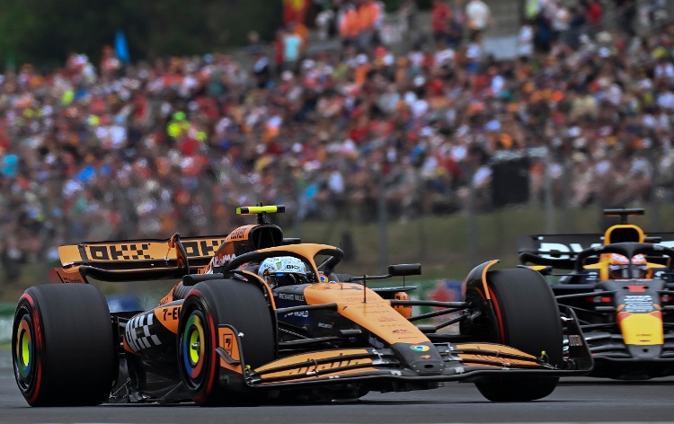 Norris y McLaren lideran la clasificación en Hungría, Checo vuelve a chocar