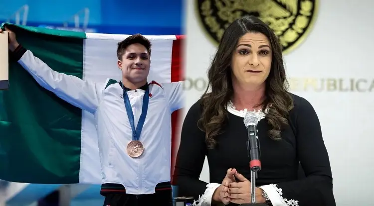 Ana Guevara celebra la medalla de clavados, y le negó la beca 