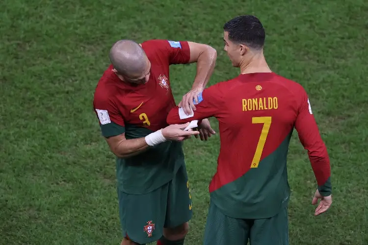 Cristiano destaca amistad y respeto a Pepe, quien se retira