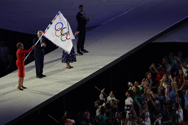 Clausuran Juegos Olímpicos París 2024; Los Ángeles 2028 recibe la estafeta