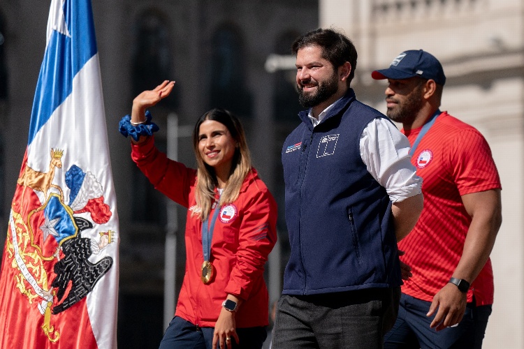 Chile recibe con emoción a sus medallistas olímpicos