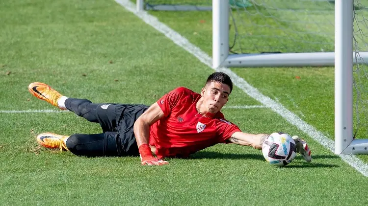 Portero mexicano de titular en el comienzo de LaLiga en España