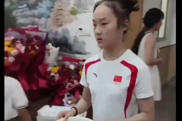 Medallista china, vuelve a trabajar en el restaurant de la familia