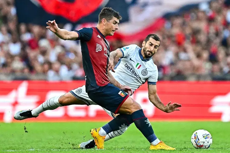 Johan Vásquez y Genoa le arrebatan un punto al campeón de Italia