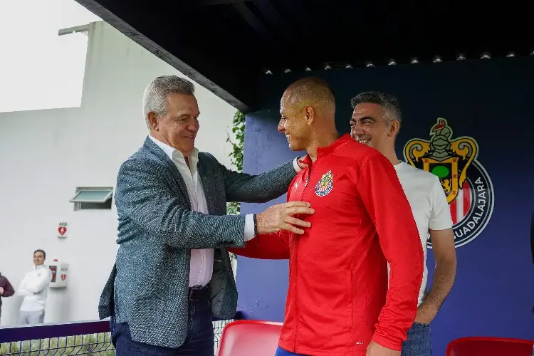 'Vasco' Aguirre y Chicharito se reencuentran ¿Se viene su regreso?