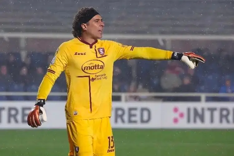 Grupo Pachuca admite interés en fichar a Guillermo Ochoa