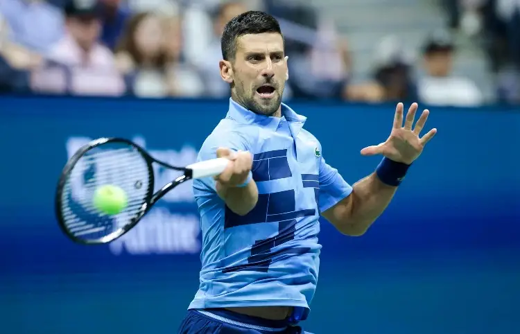 Djokovic triunfa y rompe récord en su debut en el US Open 