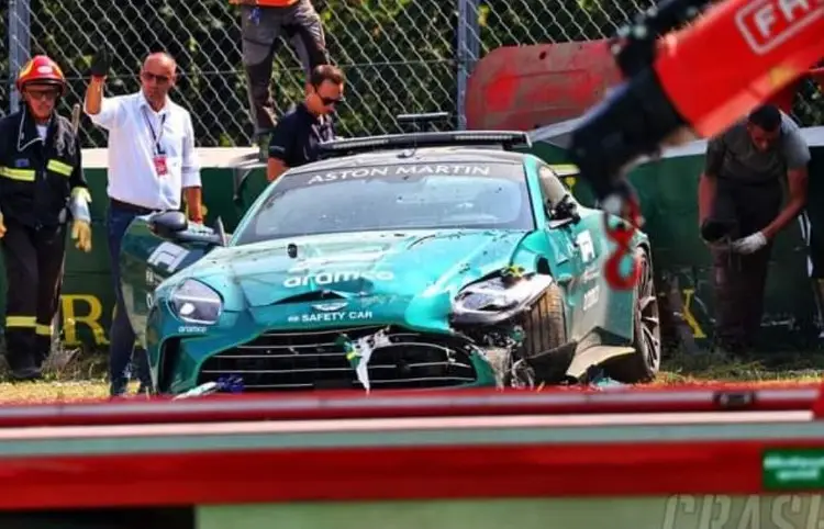 ¡Safety Car de F1 derrapa y se estrella en Monza! (VIDEO)