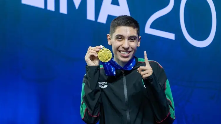 Mexicano Diego Villalobos logra su segundo título Mundial en Natación Artística