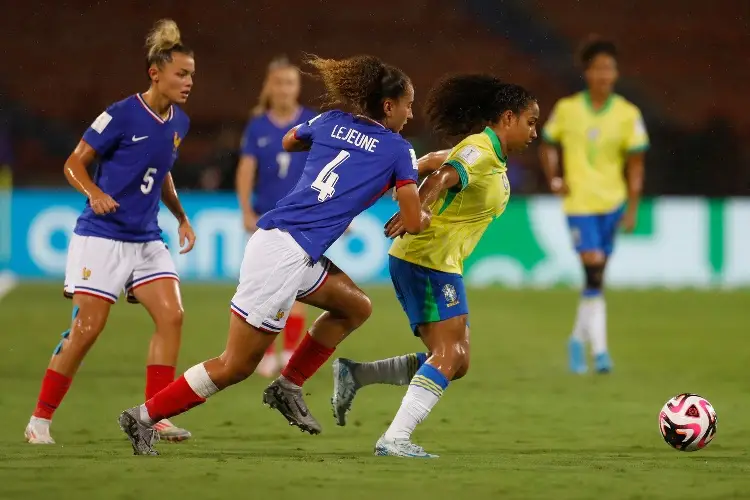 Brasil hunde a Francia en el Mundial