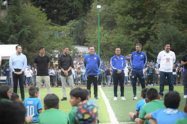 Así fue la visita de jugadores de Cruz Azul a Veracruz (FOTOS)