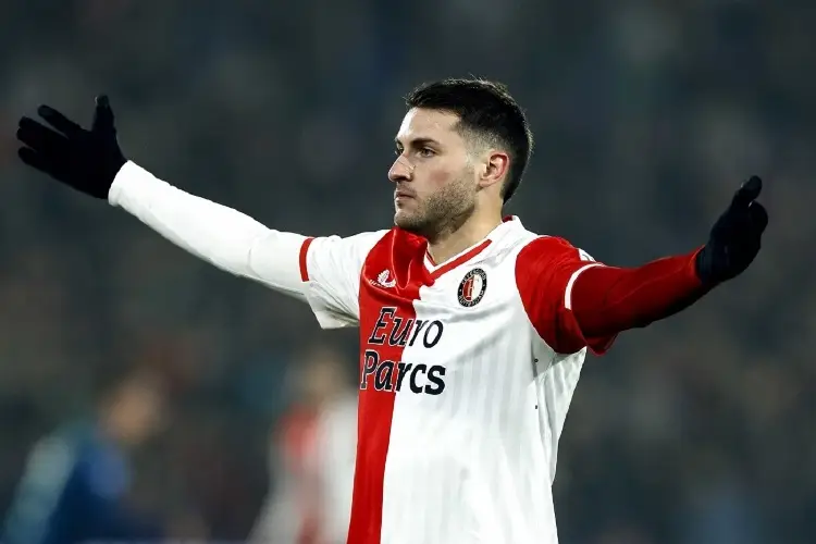 Santiago Giménez y Feyenoord pierden puntos en el último minuto 