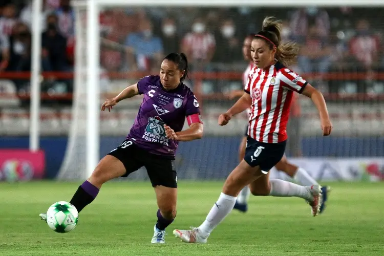 Pachuca defiende su liderato ante Chivas en la Liga MX Femenil 