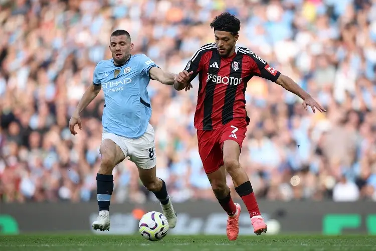 Raúl Jiménez y Fulham no pueden ante la fuerza del Manchester City 