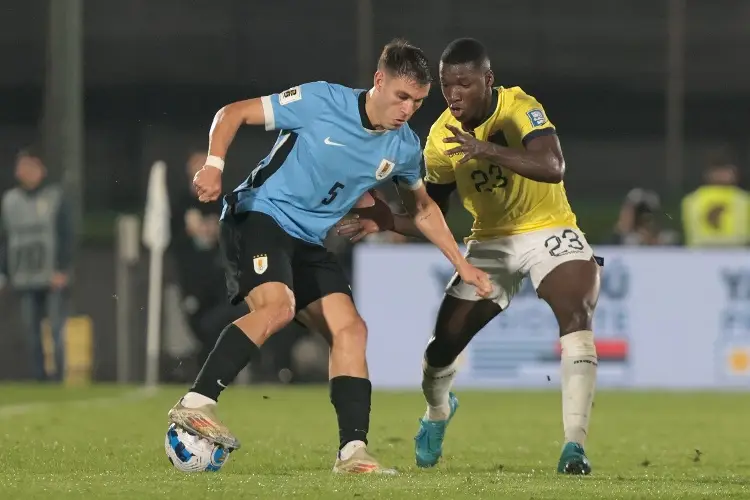 Marcelo Bielsa y Uruguay siguen en un bache, no pueden contra Ecuador