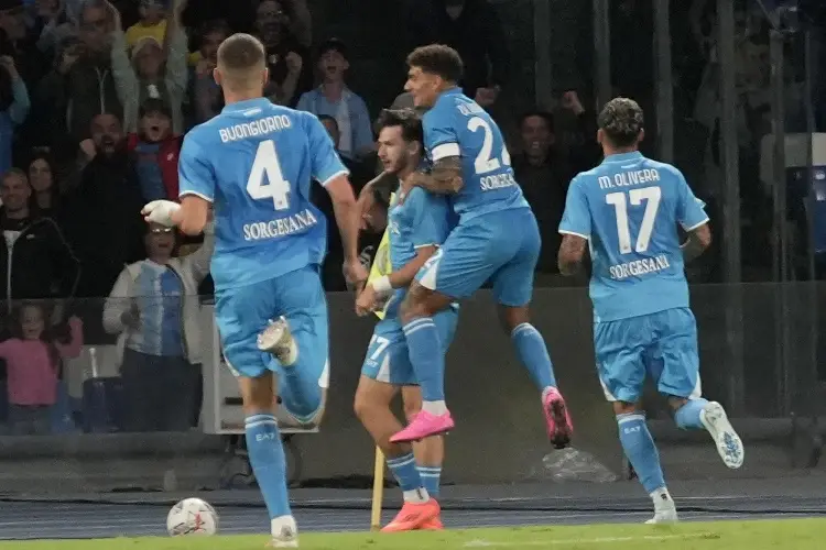 ¡Inédito! Napoli toma su foto oficial en el metro (FOTOS+VIDEO)