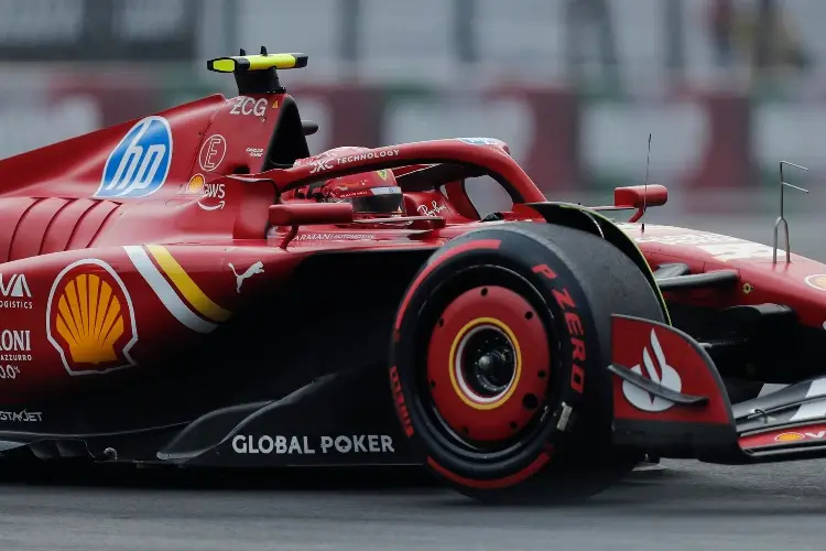 Ferrari tiene la Pole en GP de México, Checo casi a lo último