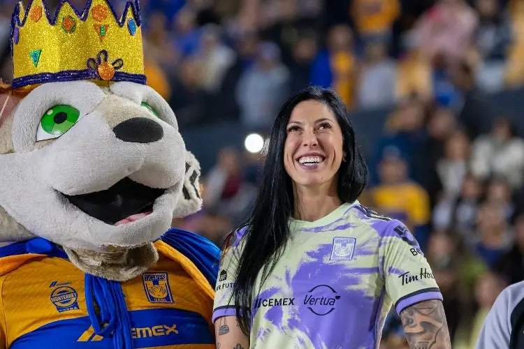 Jenni Hermoso de los Tigres gana premio en la ceremonia del Balón de Oro (VIDEO)