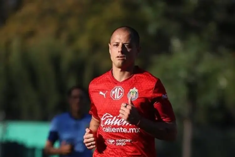 Chicharito a punto de volver a jugar con Chivas