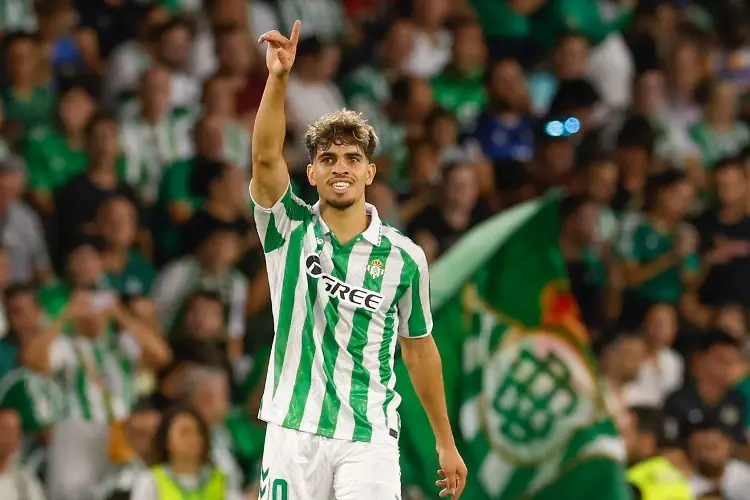 Real Betis renueva a una de sus figuras