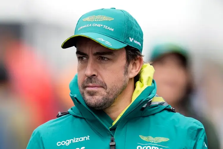 Fernando Alonso regresa a Europa previo al GP de Brasil por enfermedad