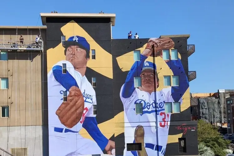 Inmortalizan a Fernando Valenzuela con mural en Los Ángeles