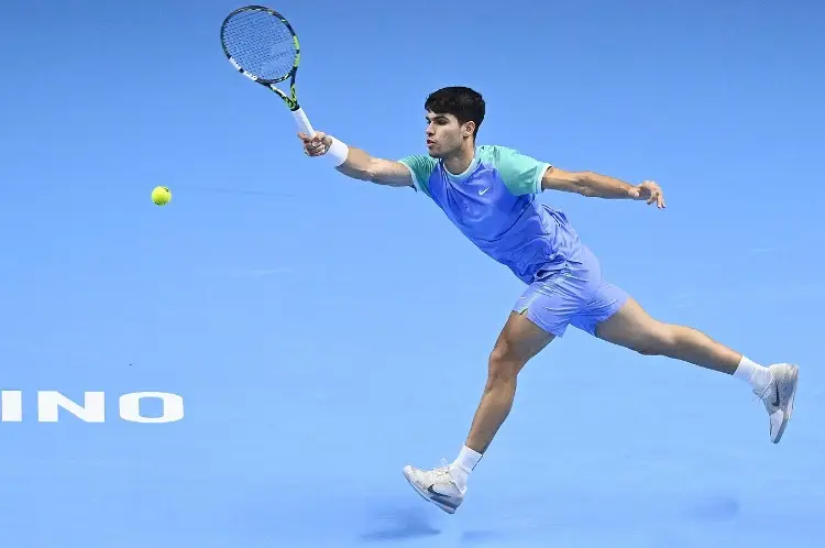 Alcaraz pierde su primer partido de las Finales ATP