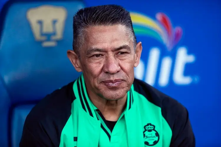 Oficial: Nacho Ambriz deja su puesto como DT de Santos Laguna 