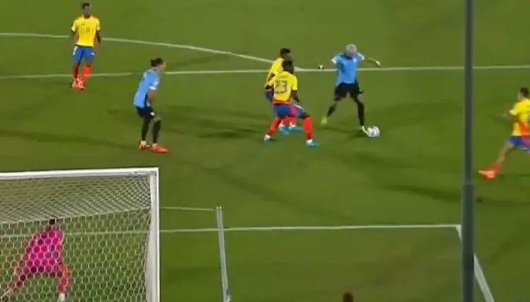 El GOLAZO de Rodrigo Aguirre en su debut con Uruguay (VIDEO)