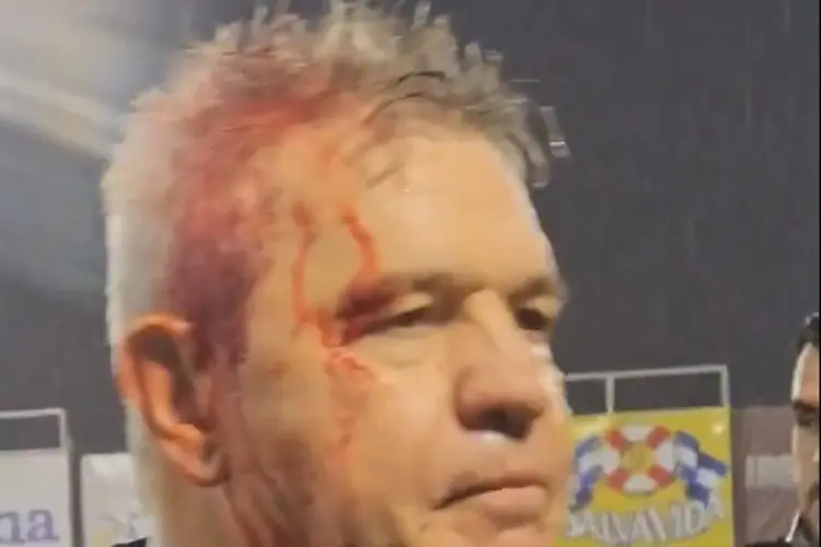 ¿Qué fue lo que le aventaron a Javier Aguirre para que sangrara? (VIDEO)