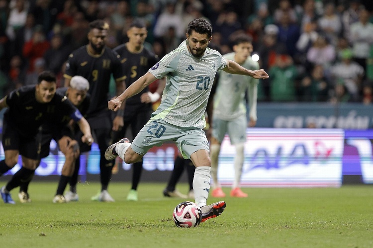 Cuauhtémoc celebró con todo el gol de Henry Martin (VIDEO)