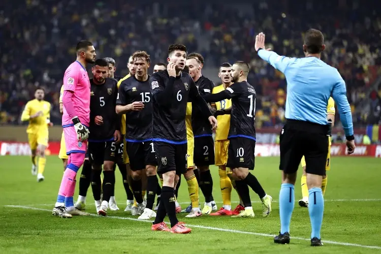 UEFA da derrota a Kosovo pese a cánticos ofensivos 