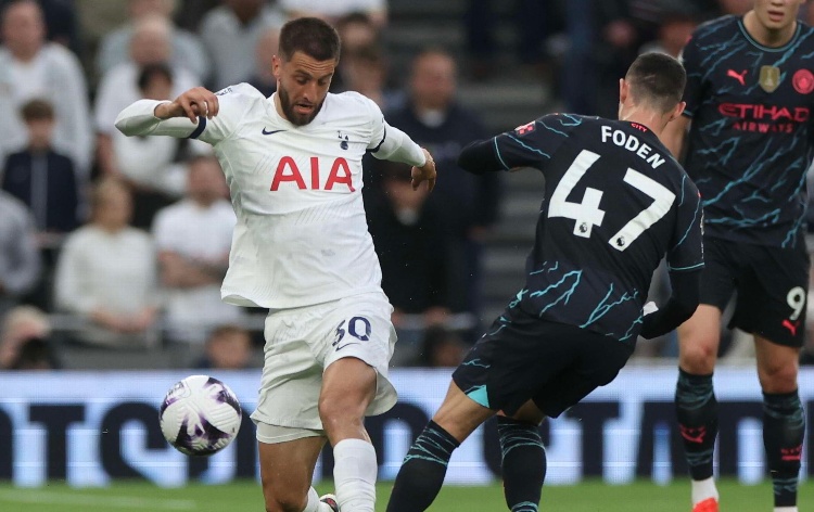 Tottenham protesta dura sanción a jugador, acusado de racista