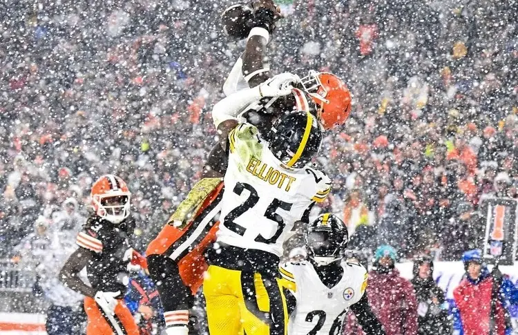 ¡Bajo la nieve! Browns vencen a los Steelers de manera dramática