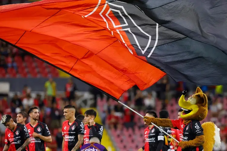 ¡TERRIBLE! Navajean a fan del Atlas tras la victoria ante Chivas (VIDEO)