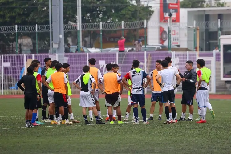 200 futbolistas se probaron con el Racing de Veracruz