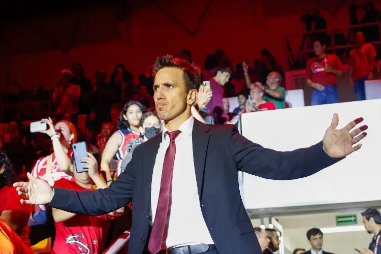 Ex coach de los Halcones de Veracruz se corona campeón de la LNBP